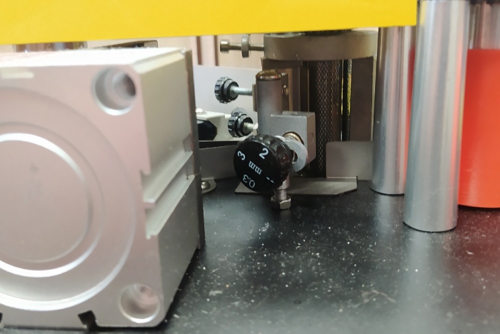 Потужна гільйотина