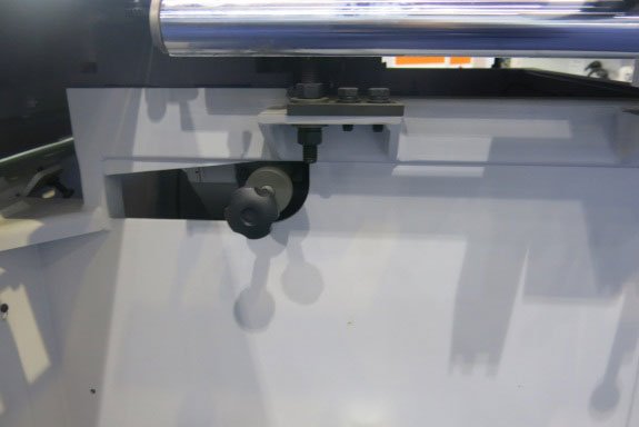 Height adjustment handle