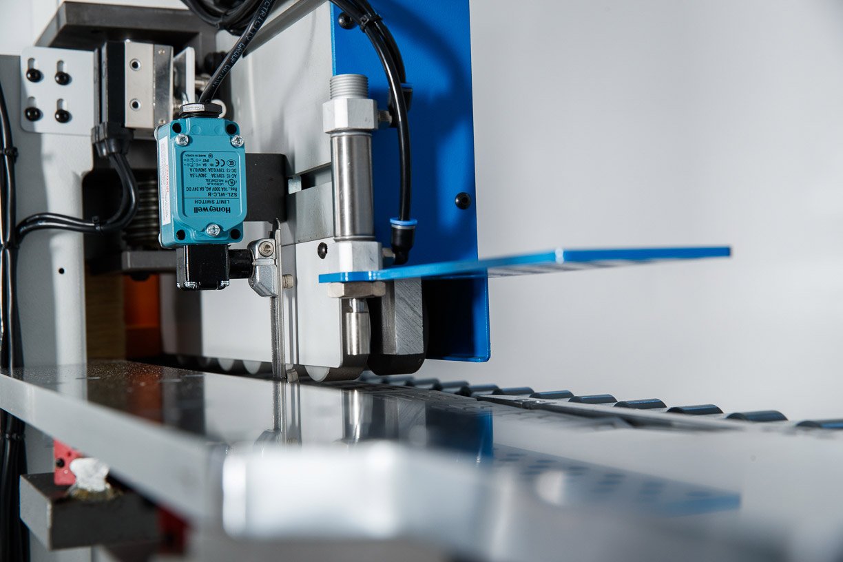 Automatic feed block