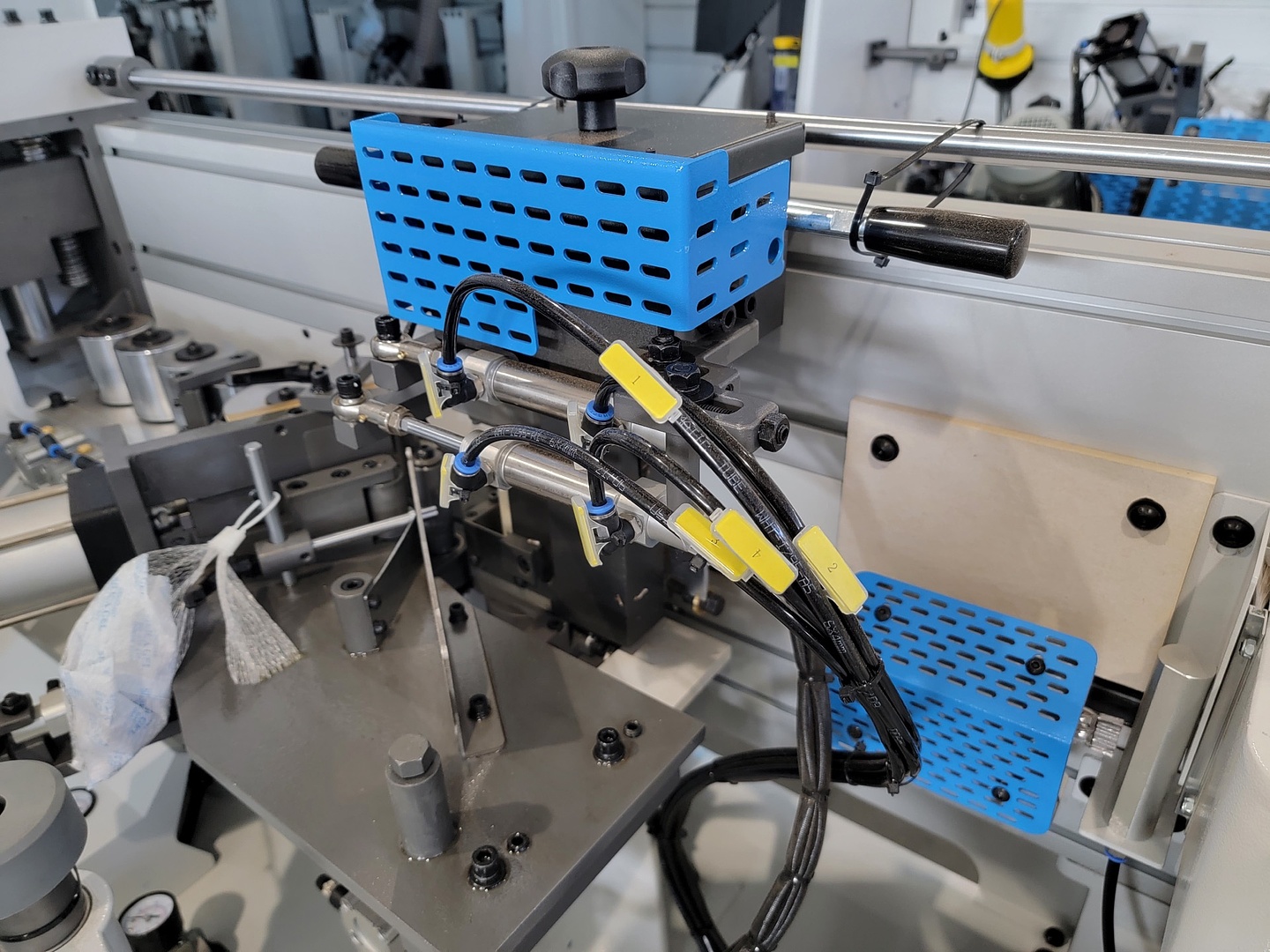 Top glue pot without premelt