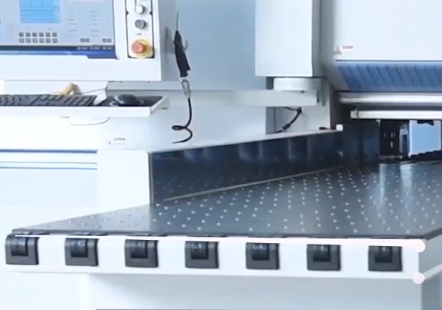 Velký hlavní stůl