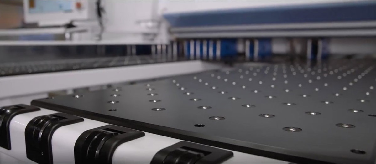 servírovací stolky