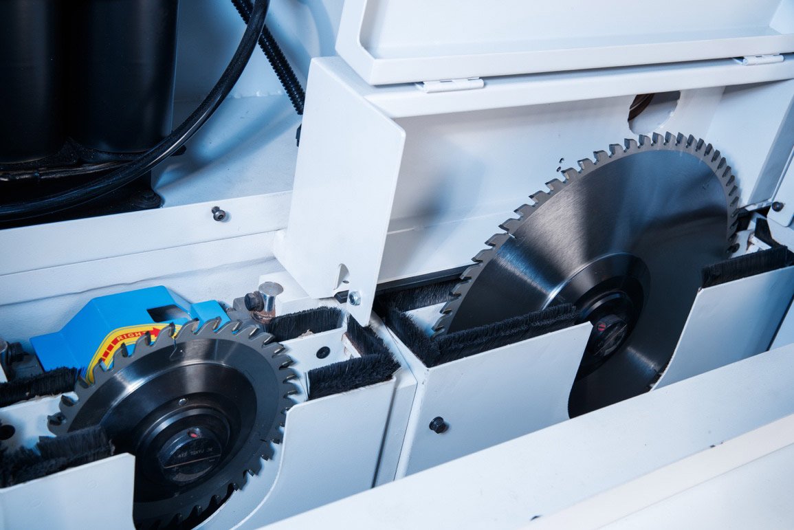 Main and scoring saw motors