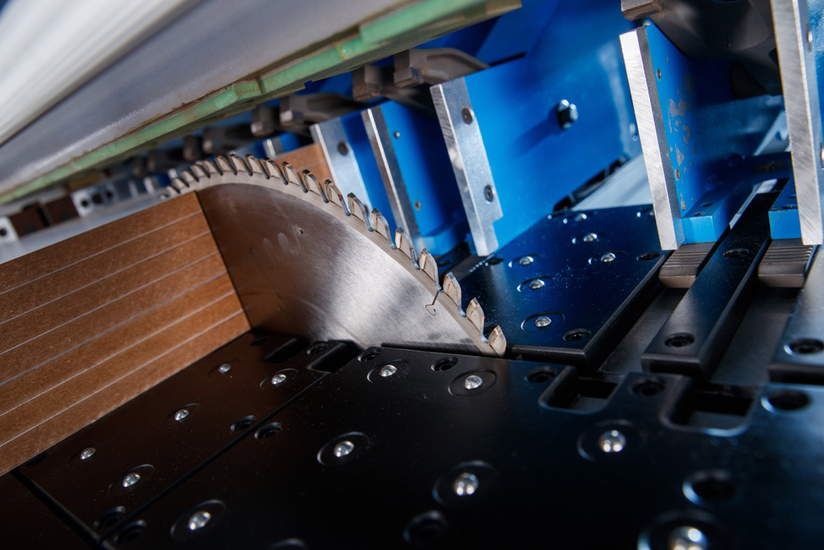 Saw and pressure beam