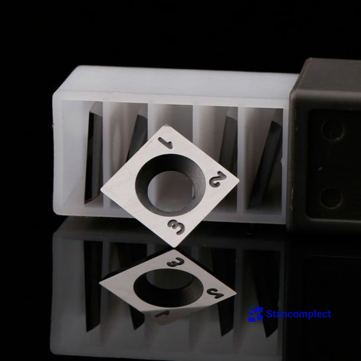 Replacement cutter blade 14x14x2-35°