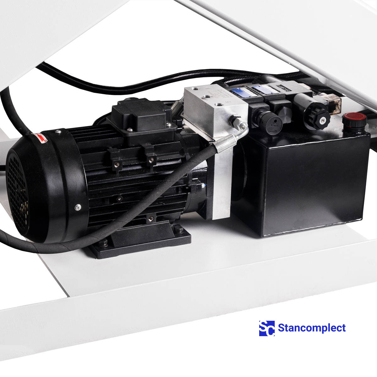 Hydraulic scissor lift table KDT KHF-3208 with a photosensor for workpieces up to 2500x600 mm