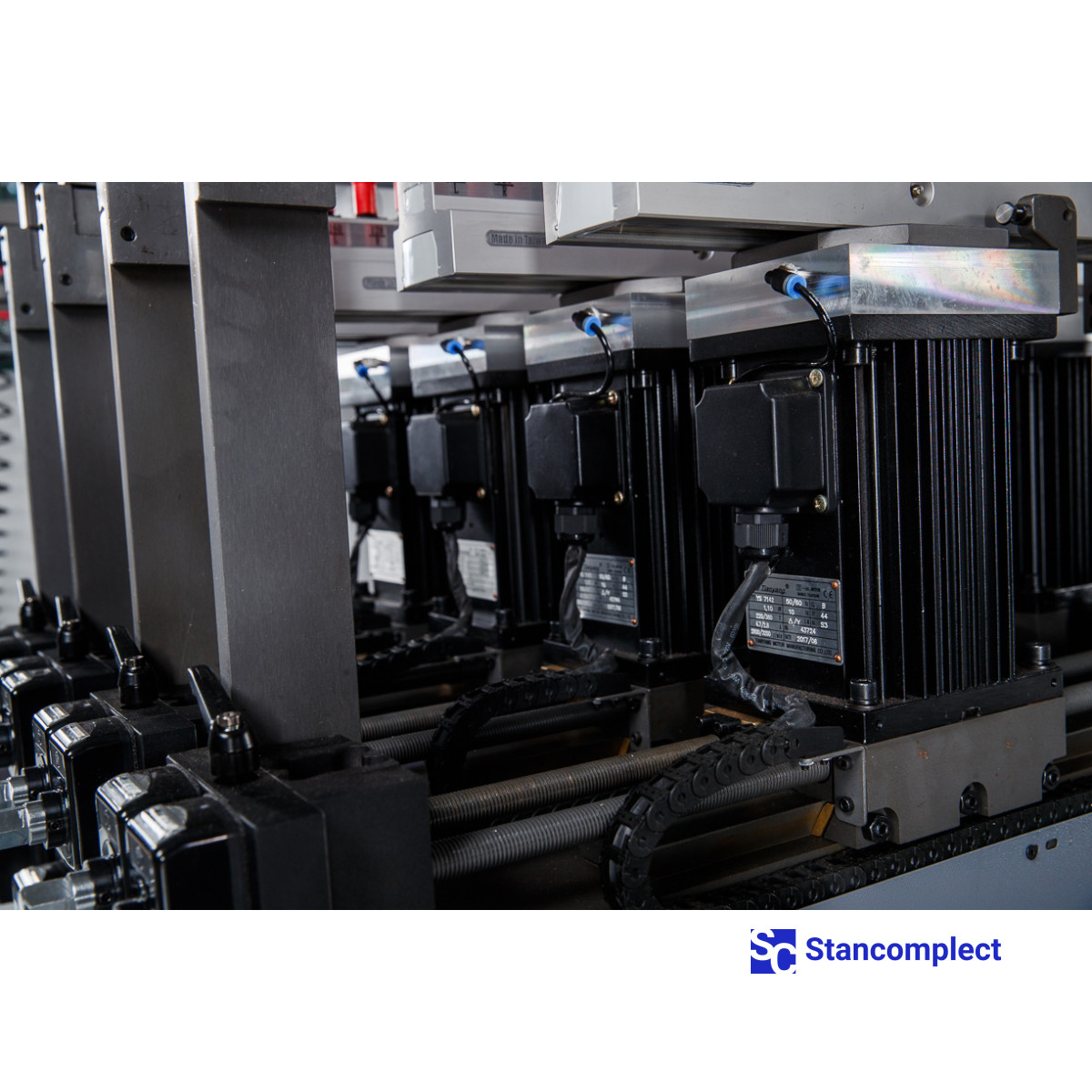 Drilling machine KDT-6062 (6 vertical groups + 2 horizontal)