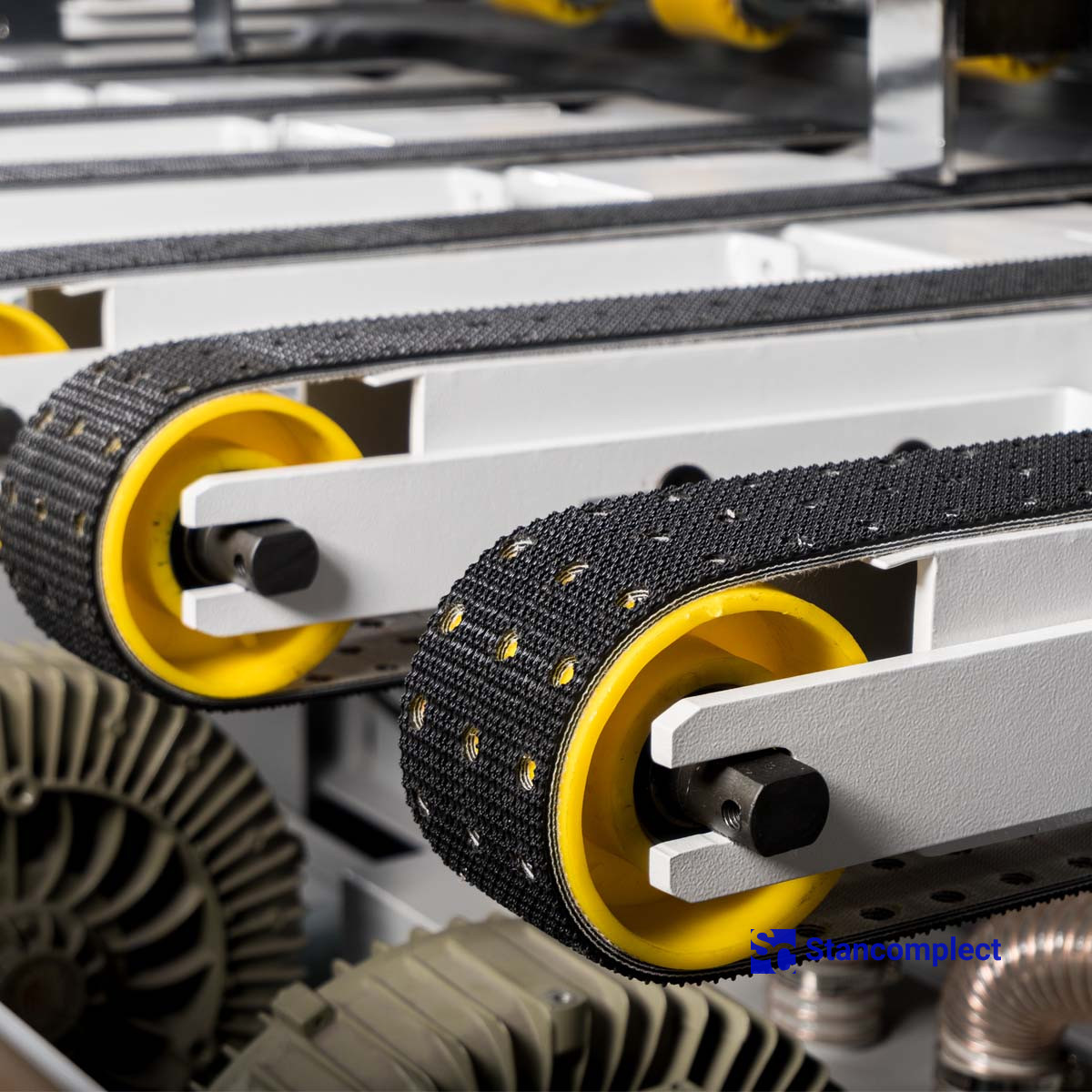 Automatický stroj na výrobu kartonových krabic KDT WG8C1H1W1-Z1R1D6 pro ploché listy vlnité lepenky, nekonečnou vlnitou lepenku a dvouvrstvou vlnitou lepenku v rolích