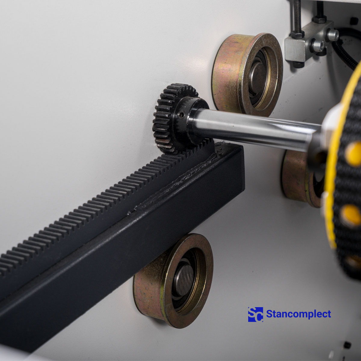 Automatický stroj na výrobu kartonových krabic KDT WG8C1H1W1-Z1R1D6 pro ploché listy vlnité lepenky, nekonečnou vlnitou lepenku a dvouvrstvou vlnitou lepenku v rolích