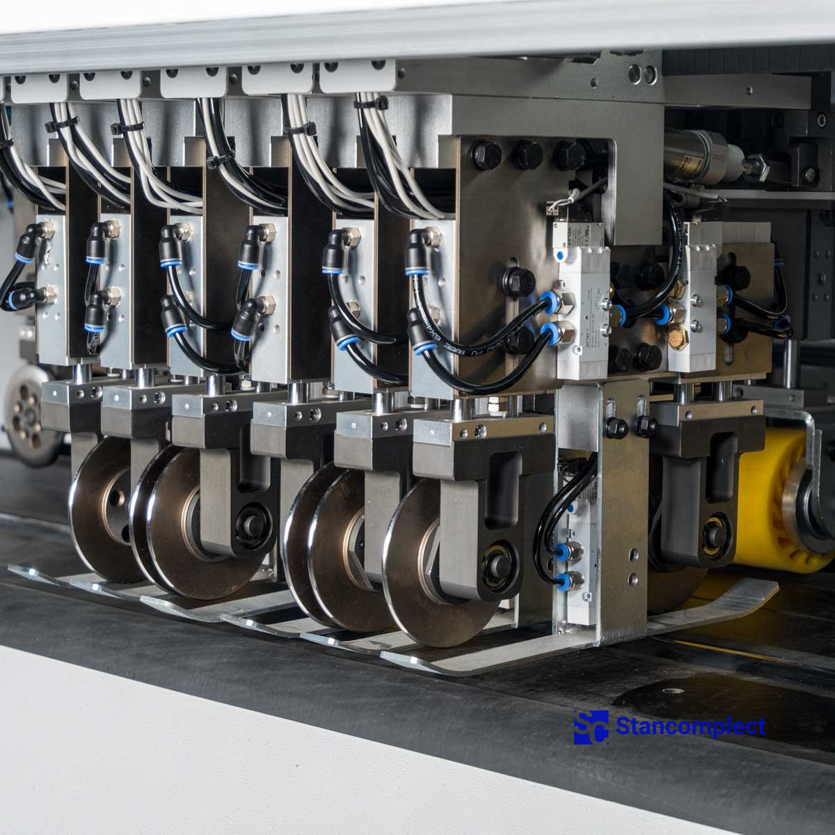 Cardboard Box Making Machine KDT WG8C1H4P4 for fanfold corrugated cardboard