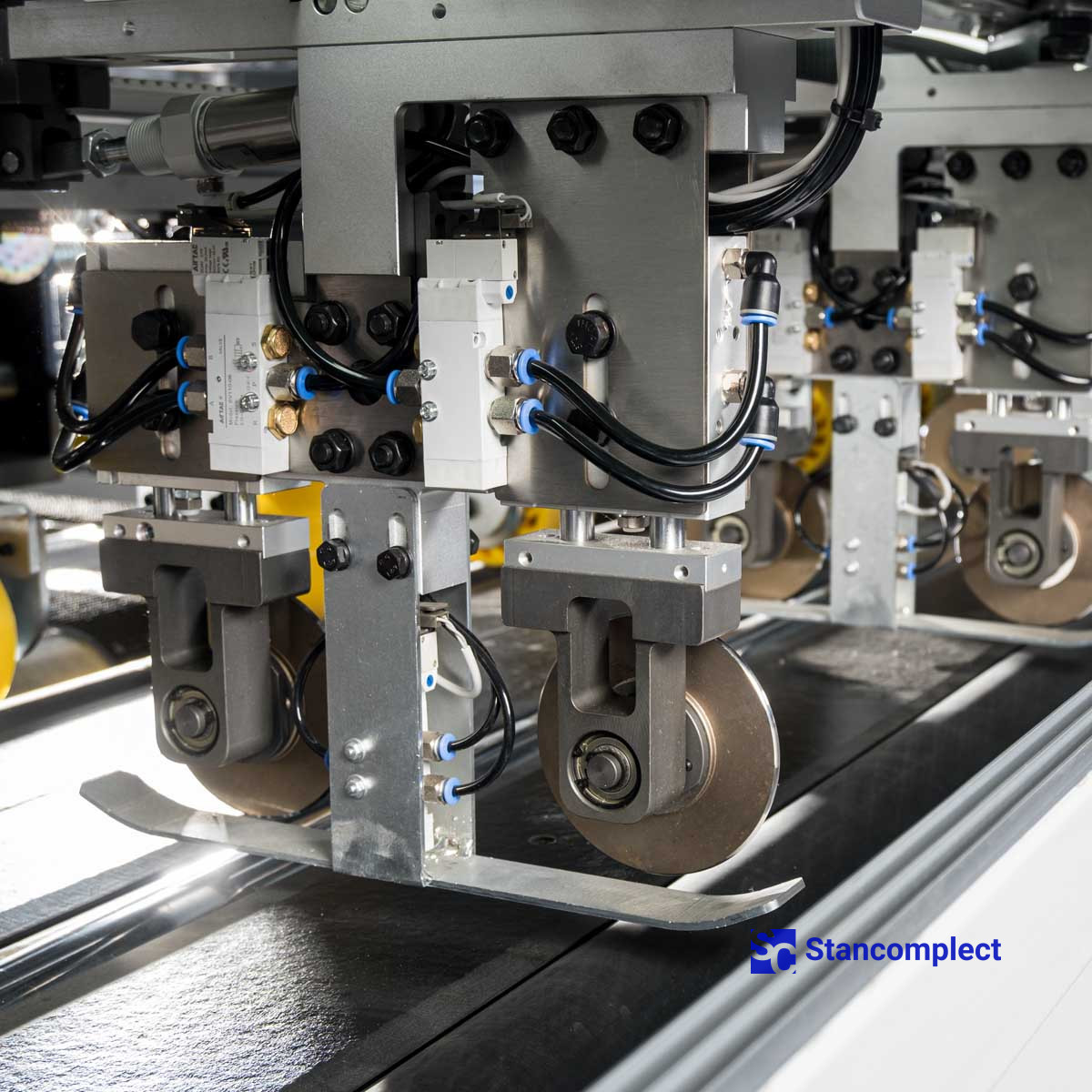 Cardboard Box Making Machine KDT WG8C1H4P4 for fanfold corrugated cardboard