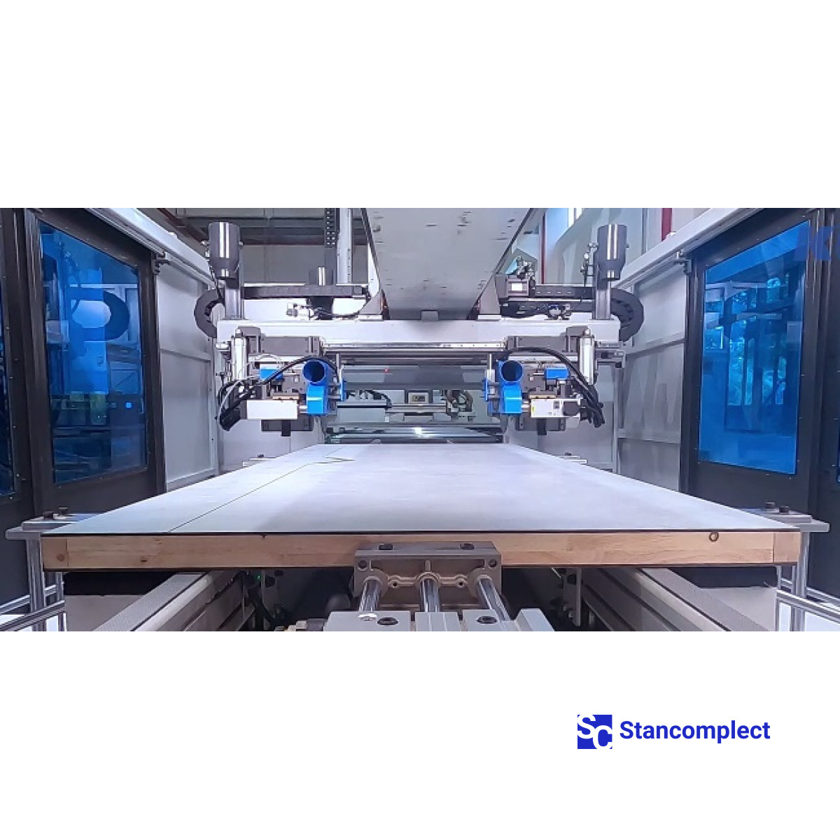 CNC čtyřstranná řezačka panelů KHM-560P