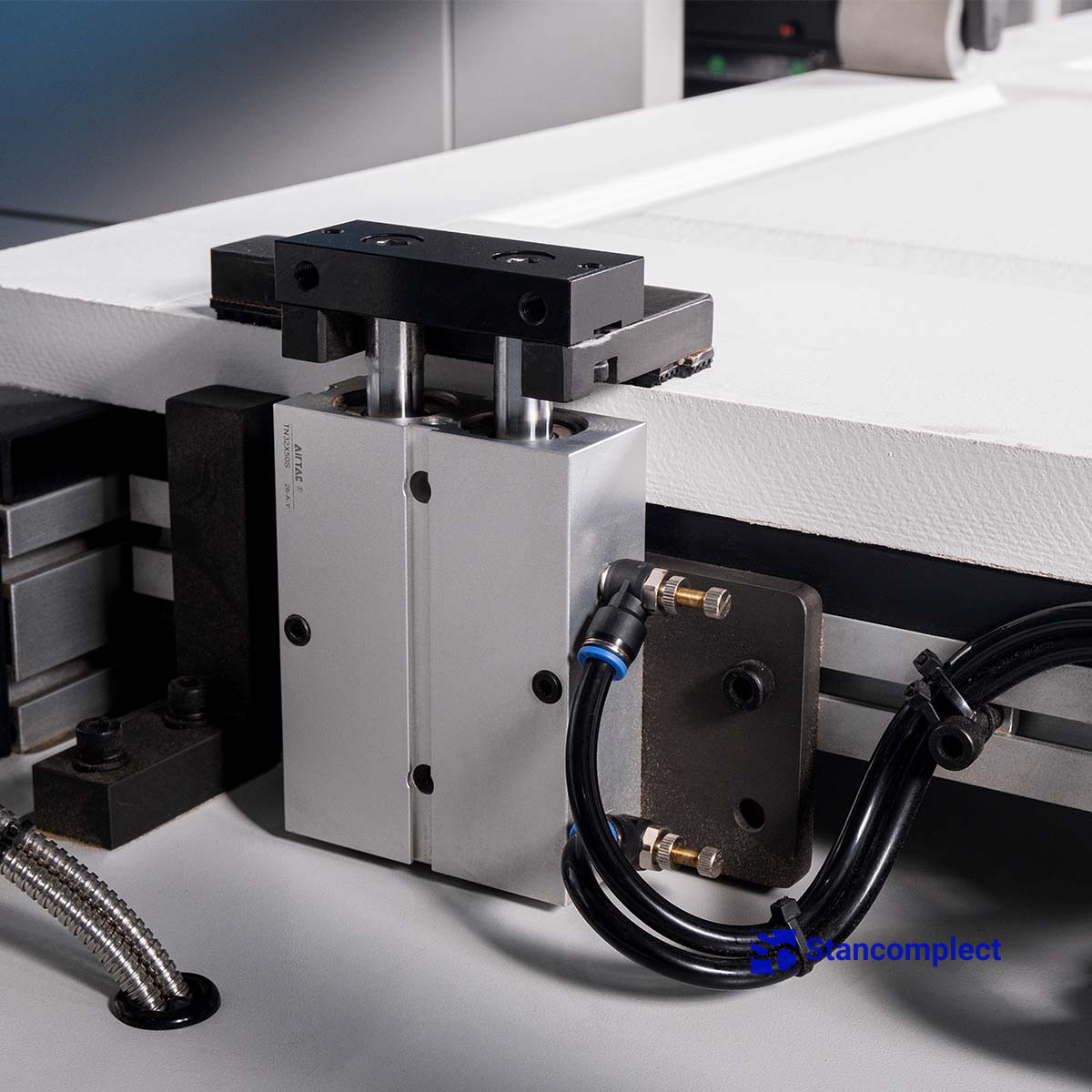 KHM-606 CNC Milling Machine for Lock, Hinge and Keyhole
