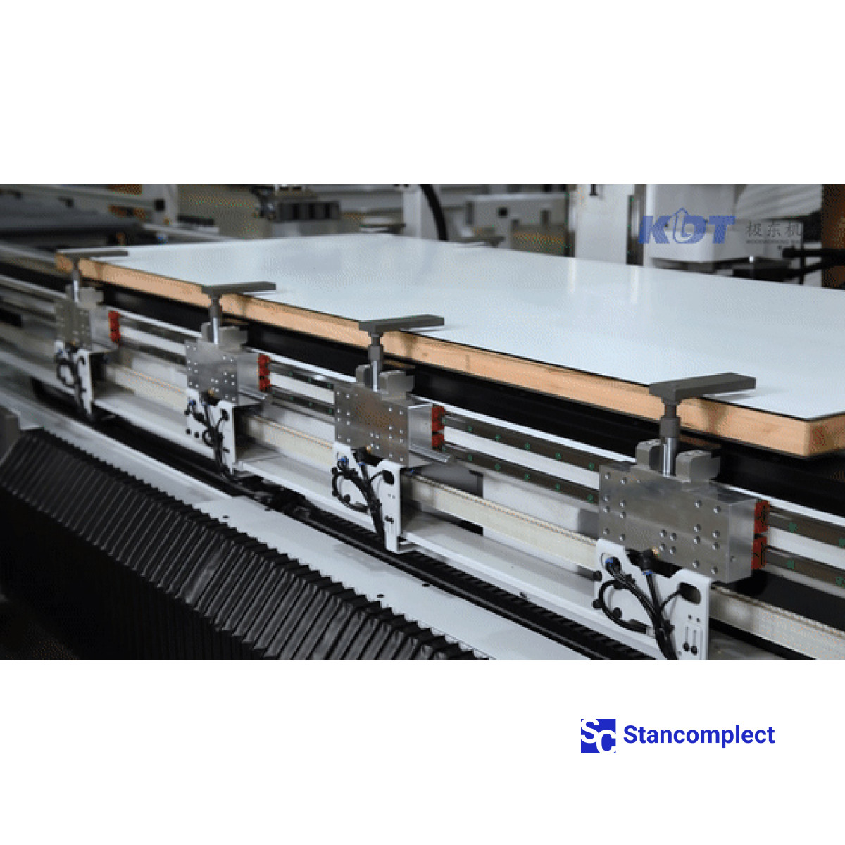 KHM-660B CNC stroj pro frézování zámků, závěsů a klíčových dírek