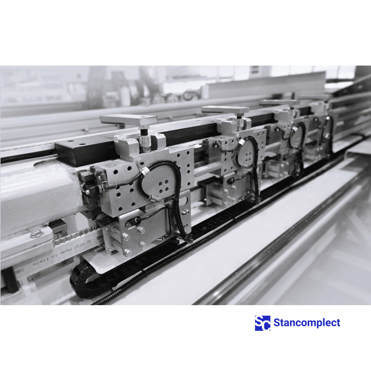 KHM-660B CNC stroj pro frézování zámků, závěsů a klíčových dírek