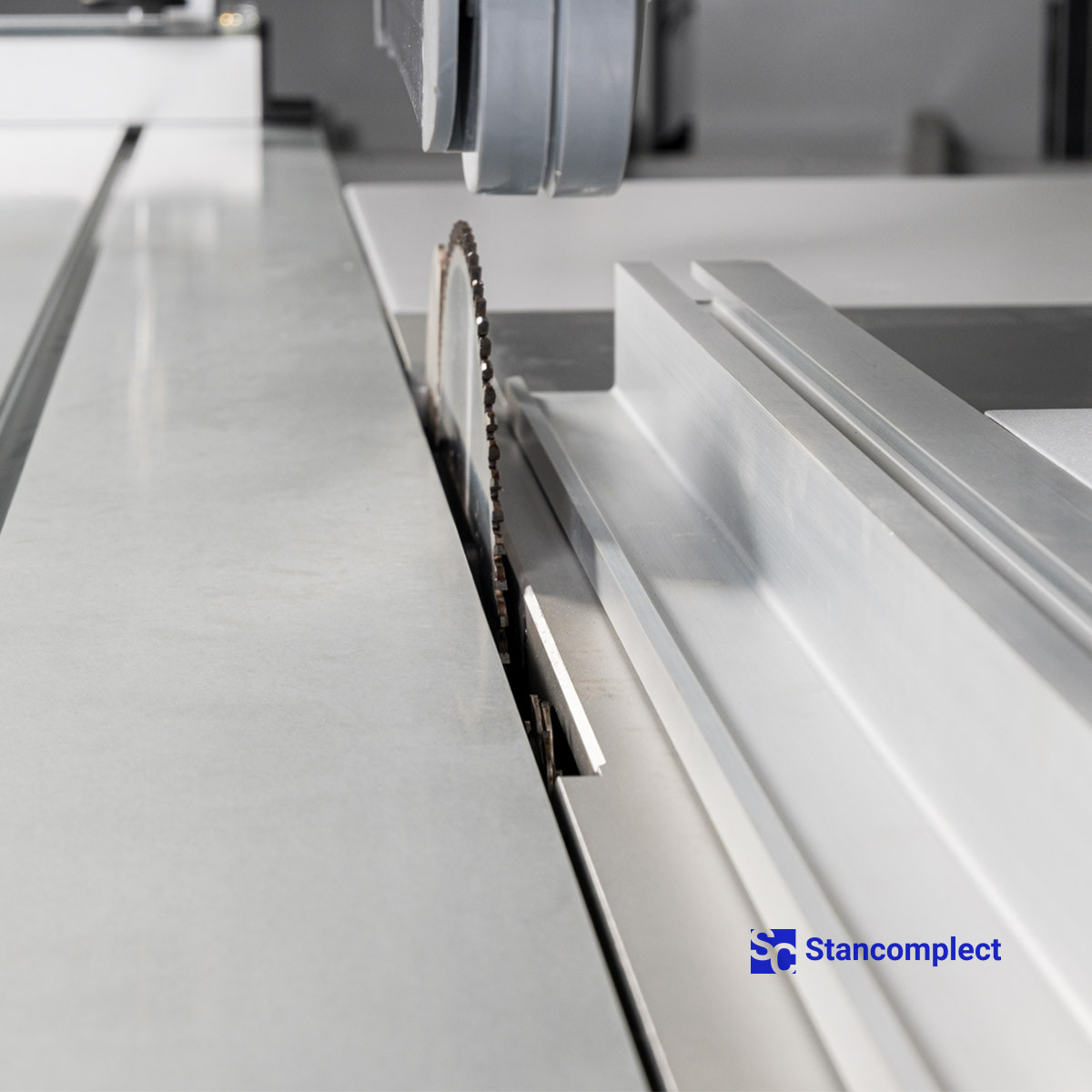 Sliding table panel saw KS-132K with servo drive