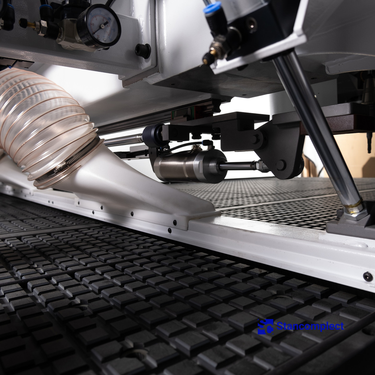 CNC machining center KN-3710DE, processing area 3100x2150 mm