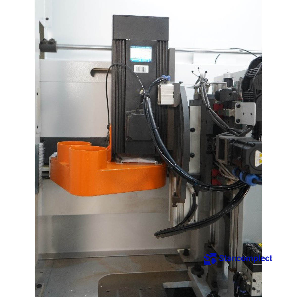 High Speed Edge Banding Machine KDT KE-526GHT with grooving unit and servo adjustment