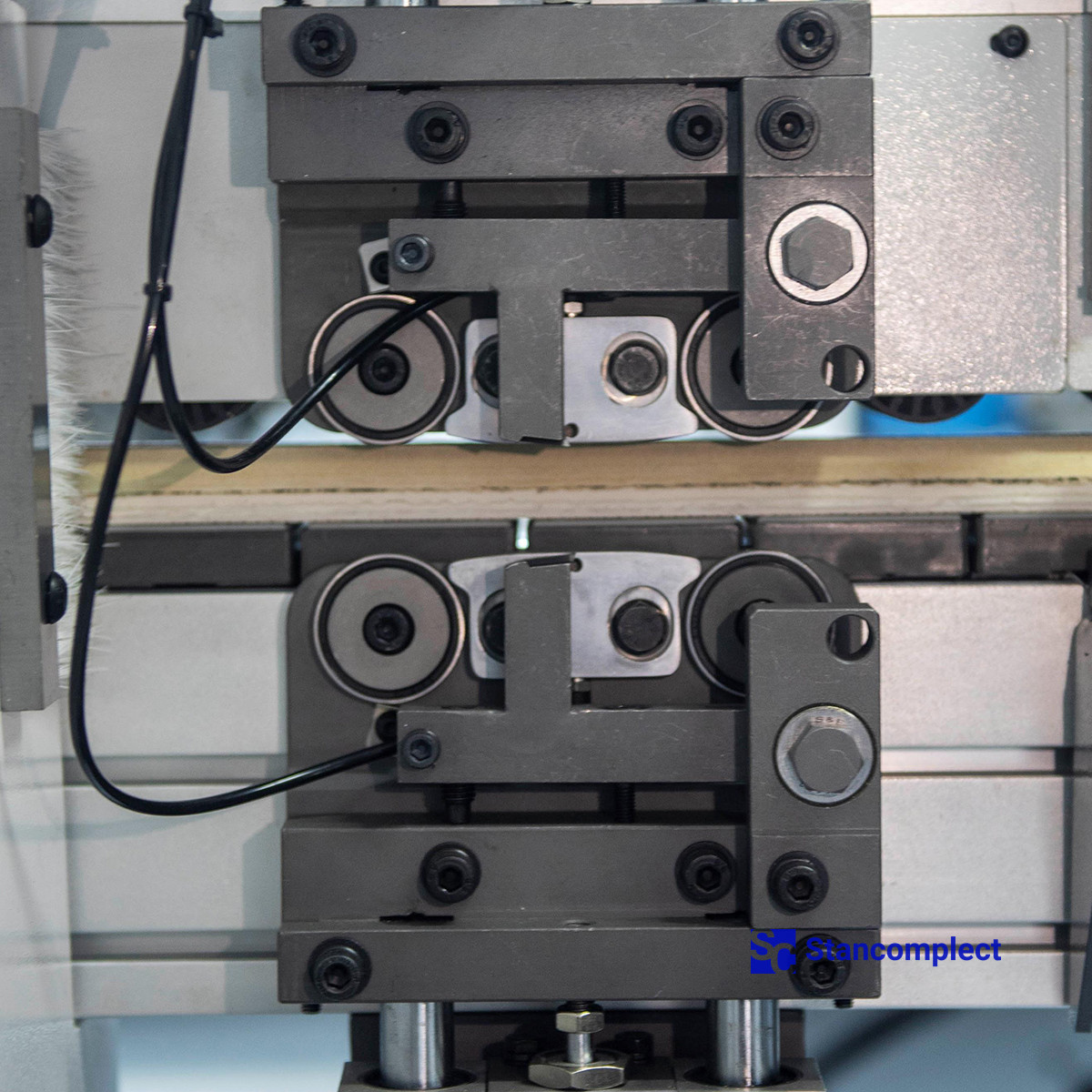 Edge banding machine KDT KE-668JGBU (50) with two EVA/PUR glue units, glue unit for connecting a PUR station