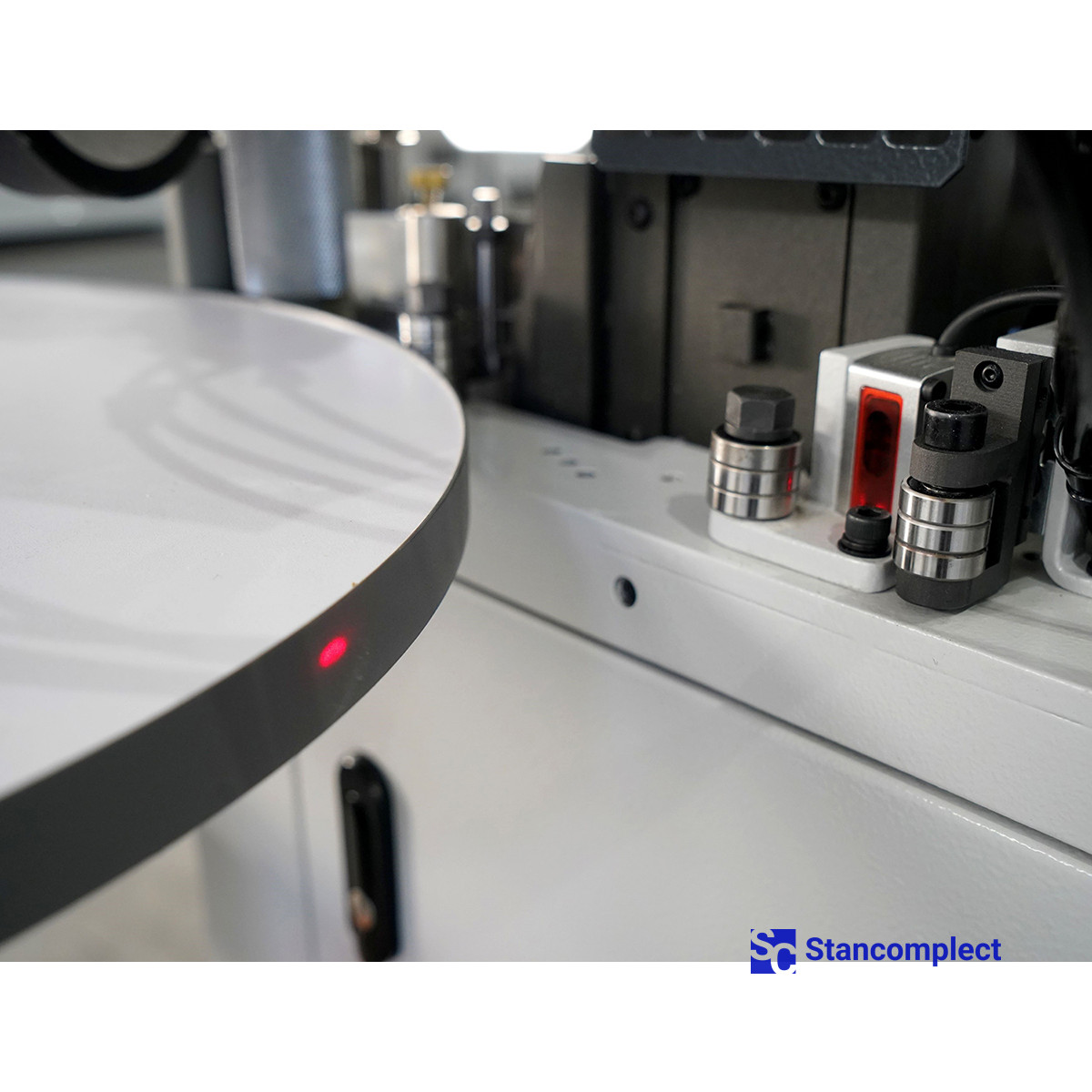 Curvilinear edge banding machine KDT-305MC with milling unit and vacuum clamping of the workpiece for PUR/EVA adhesive