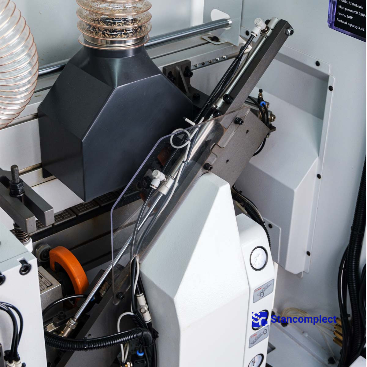 Edge banding machine KDT KE-268JSA with corner rounding unit, top glue bath and pneumatic reconfiguration of units