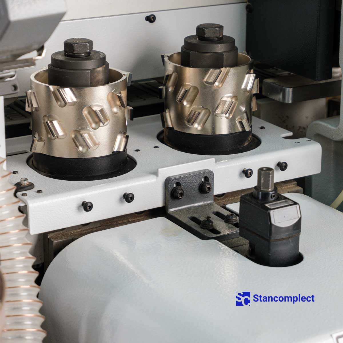 Edge banding machine KDT KE-268JSA with corner rounding unit, top glue bath and pneumatic reconfiguration of units