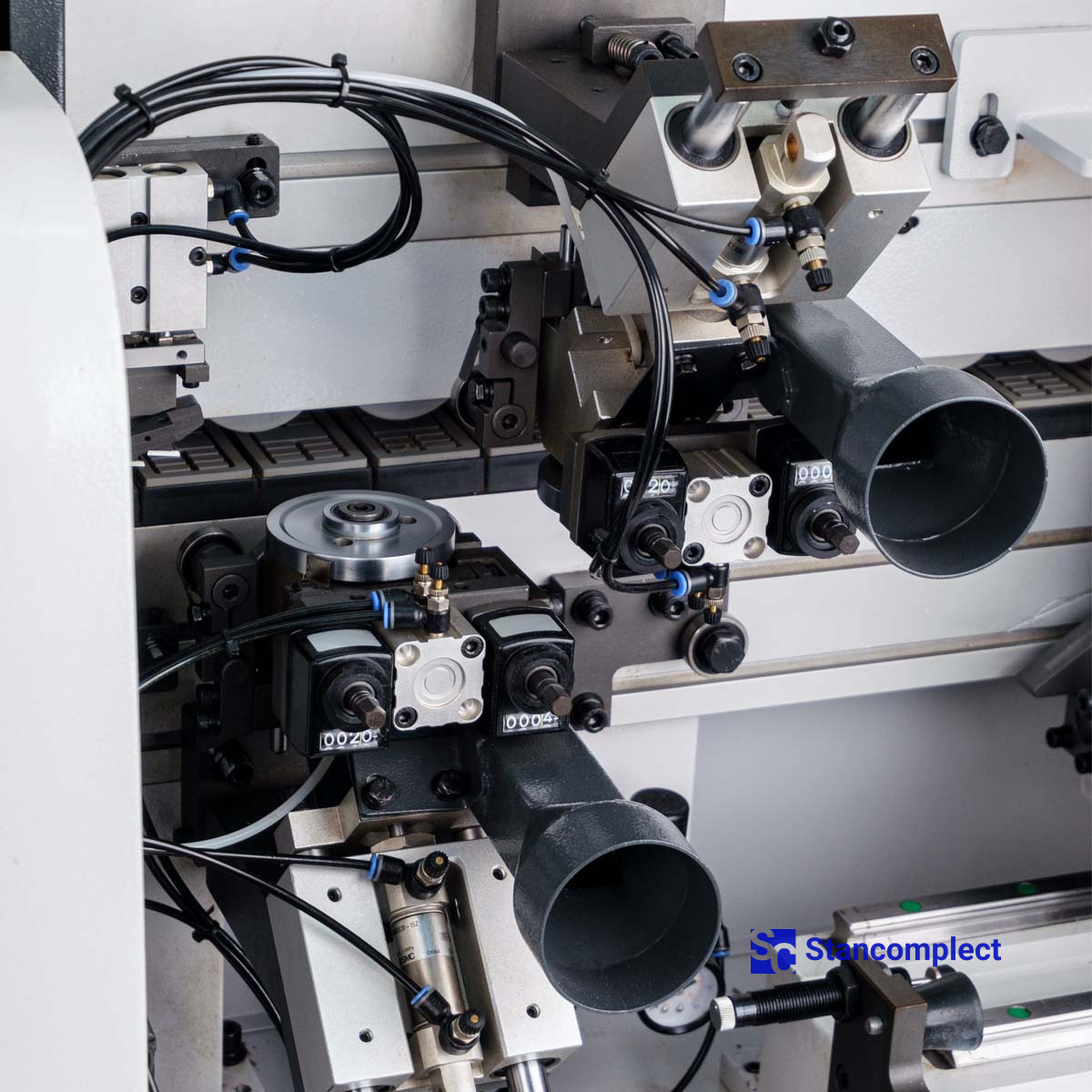 Edge banding machine KDT KE-268JSA with corner rounding unit, top glue bath and pneumatic reconfiguration of units