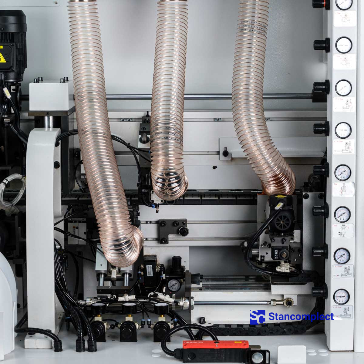 Edge banding machine KDT KE-268JSA with corner rounding unit, top glue bath and pneumatic reconfiguration of units