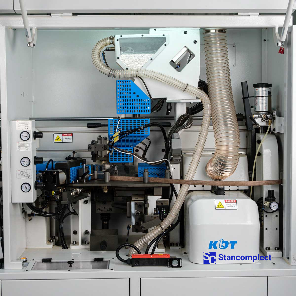 Edge banding machine KDT KE-268JSA with corner rounding unit, top glue bath and pneumatic reconfiguration of units