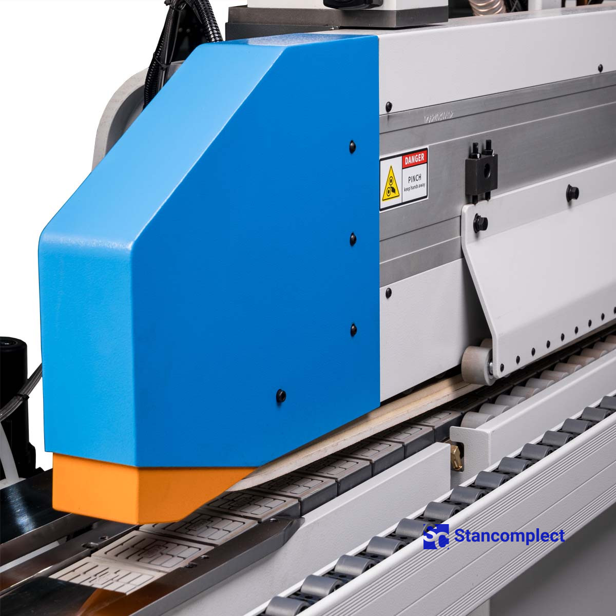 Edge banding machine KDT KE-710BTC4 with full servo adjustment and edge magazine
