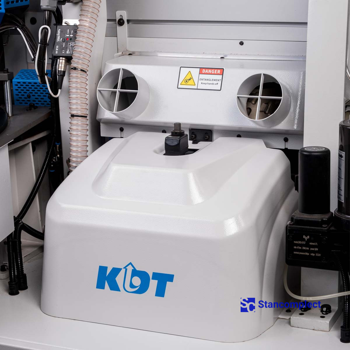 Edge banding machine KDT KE-710BTC4 with full servo adjustment and edge magazine