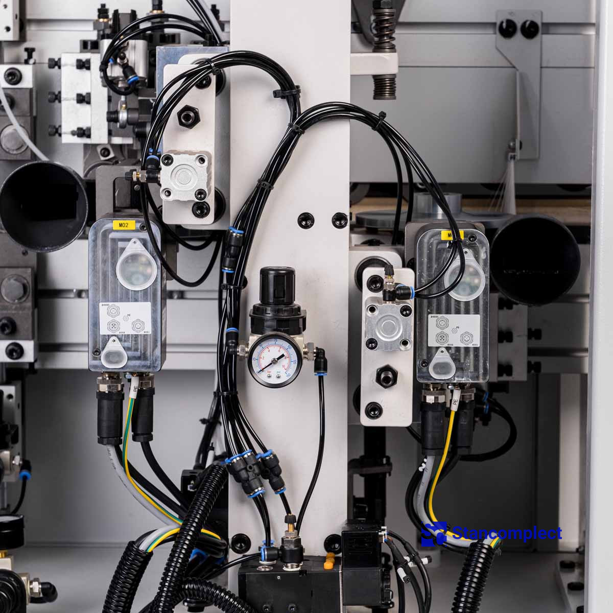 Edge banding machine KDT KE-710BTC4 with full servo adjustment and edge magazine