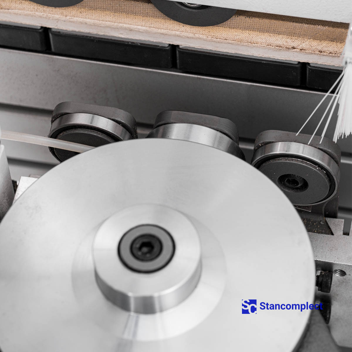 Edge banding machine KDT KE-710BTC4 with full servo adjustment and edge magazine