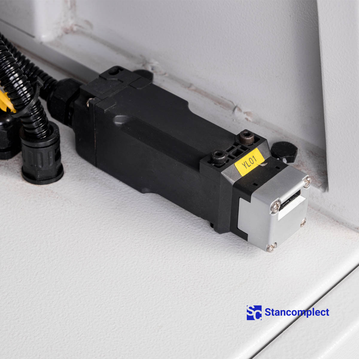 Edge banding machine KDT KE-710BTC4 with full servo adjustment and edge magazine