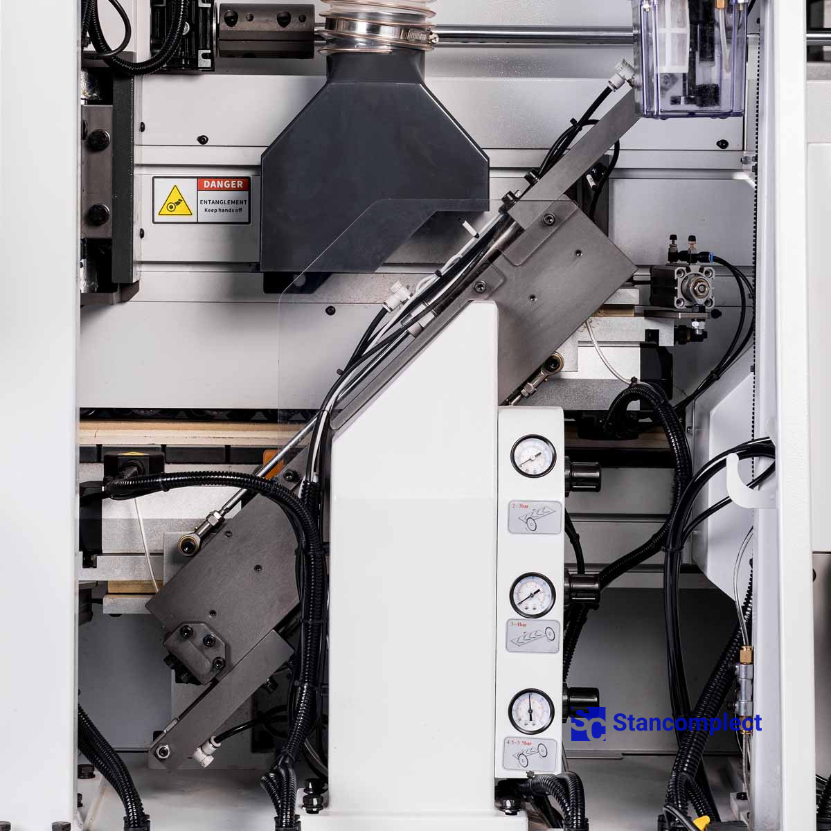 Edge banding machine KDT KE-710BTC4 with full servo adjustment and edge magazine