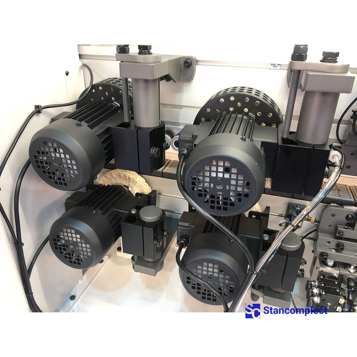 Edge banding machine KDT KDT KE-710GBSUT with full servo adjustment and two glue units EVA/PUR