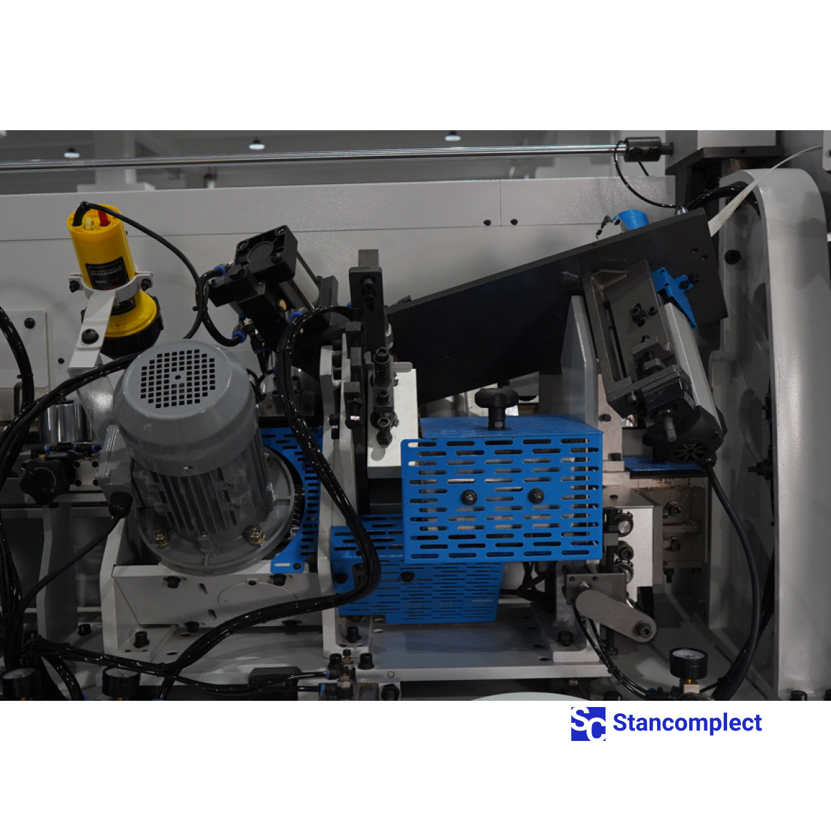 Крайколичкувальний верстат KDT KE-399 для прямих та скошених панелей