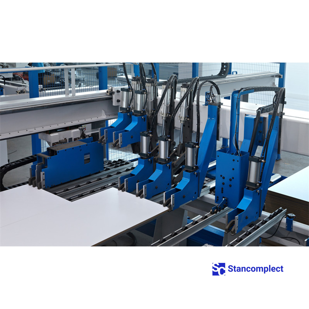 CNC velkoplošná pila KS-843HLM se zadním nakládáním a dvojitým tlačníkem