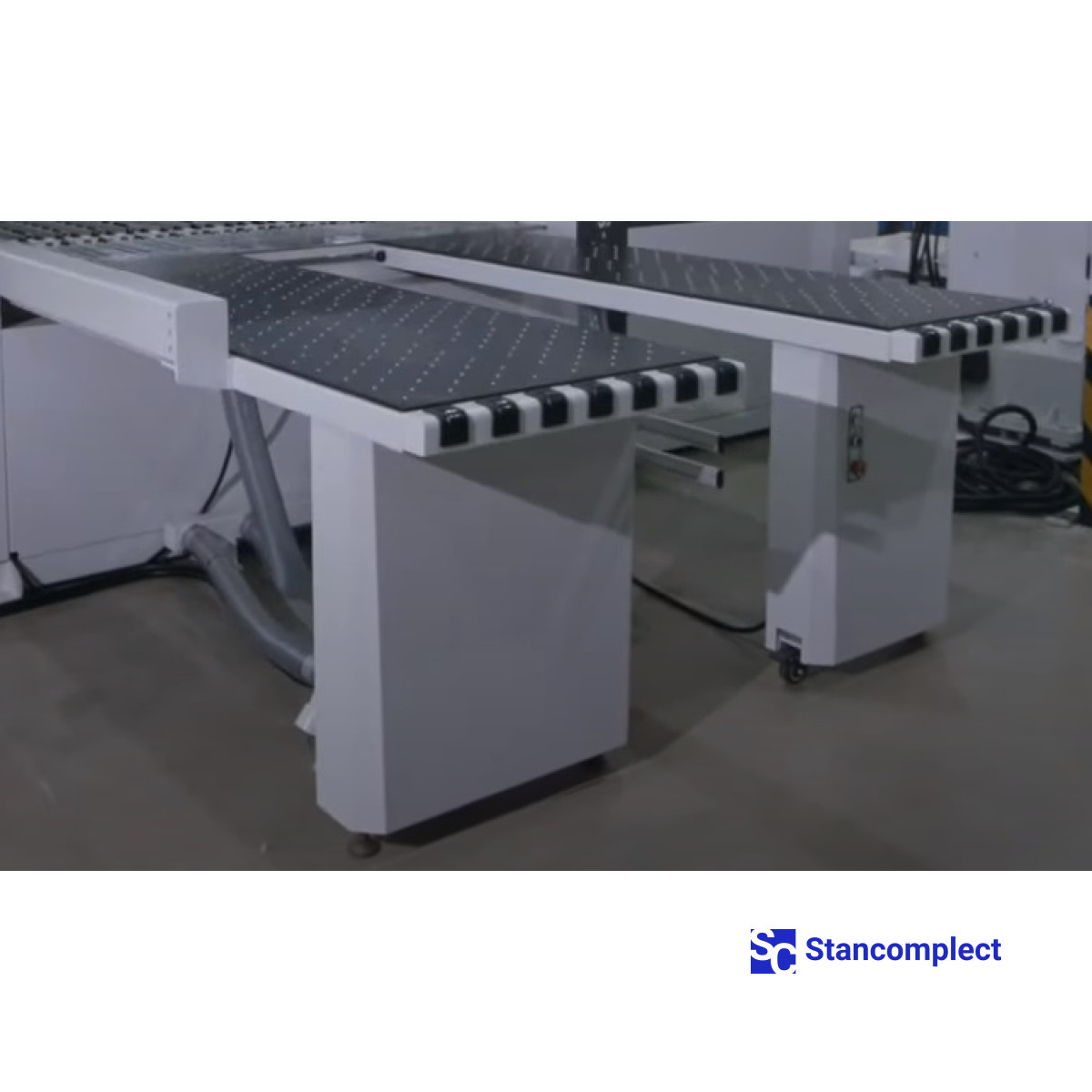 Úhlová CNC velkoplošná pila KS-4522HLS se zadním plněním a dvojitým tlačníkem