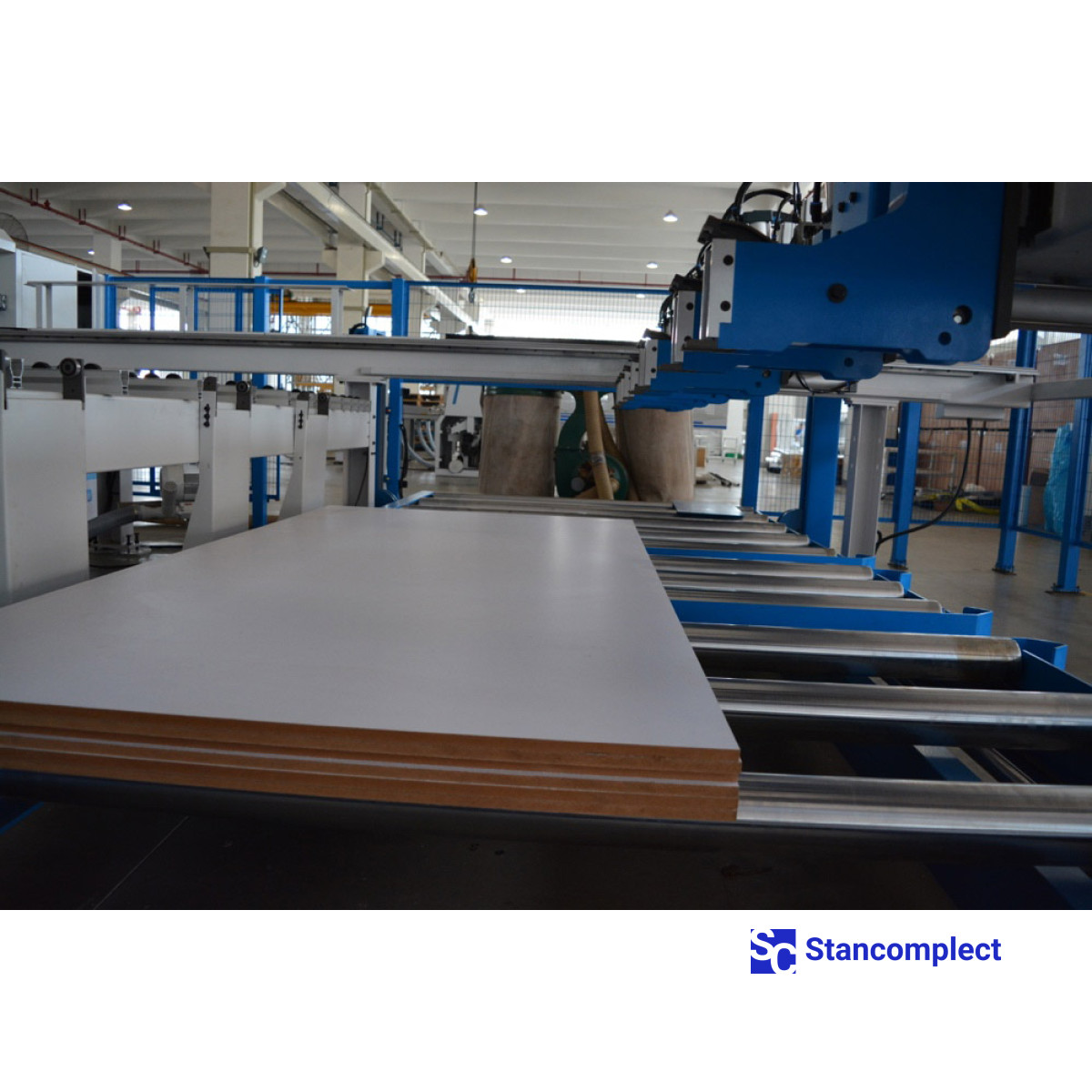 CNC velkoplošná pila KS-843L se zadním nakládáním