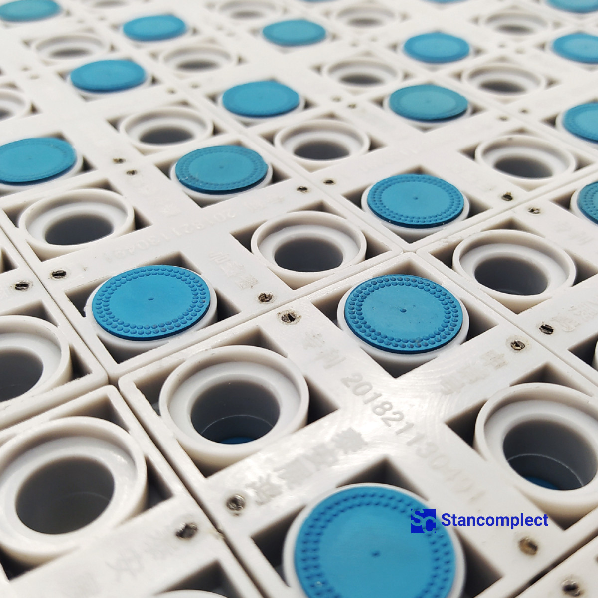 Adjustable substrate for vacuum presses