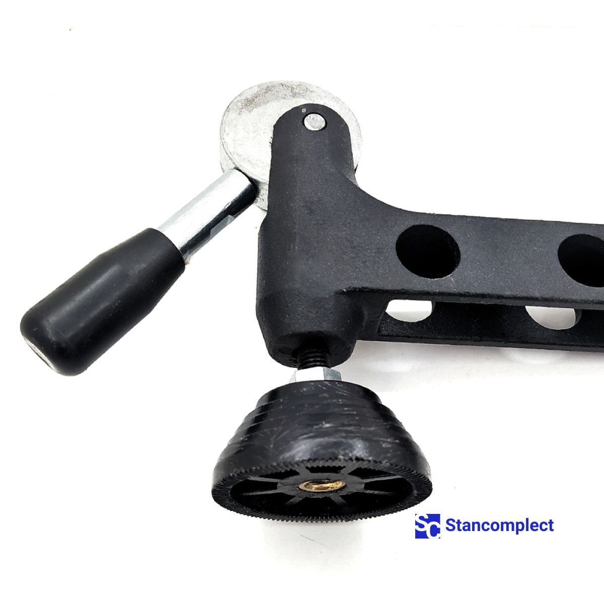 Eccentric clamp PU-02 for sliding table saw