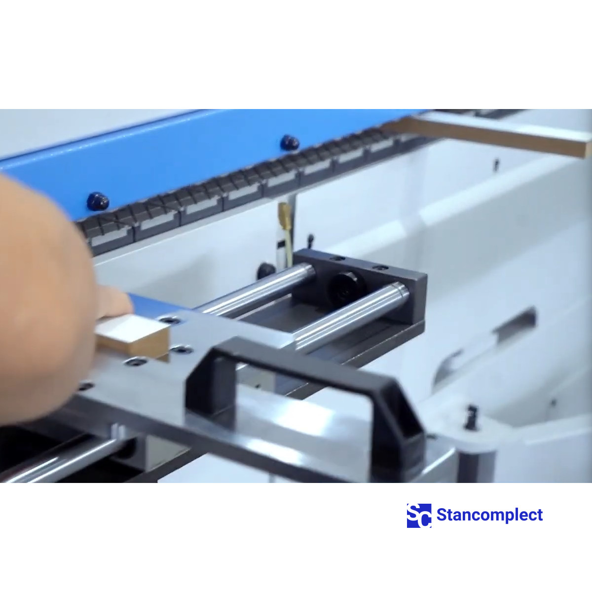 Device for feeding narrow workpieces 04S for KDT edge banding machines