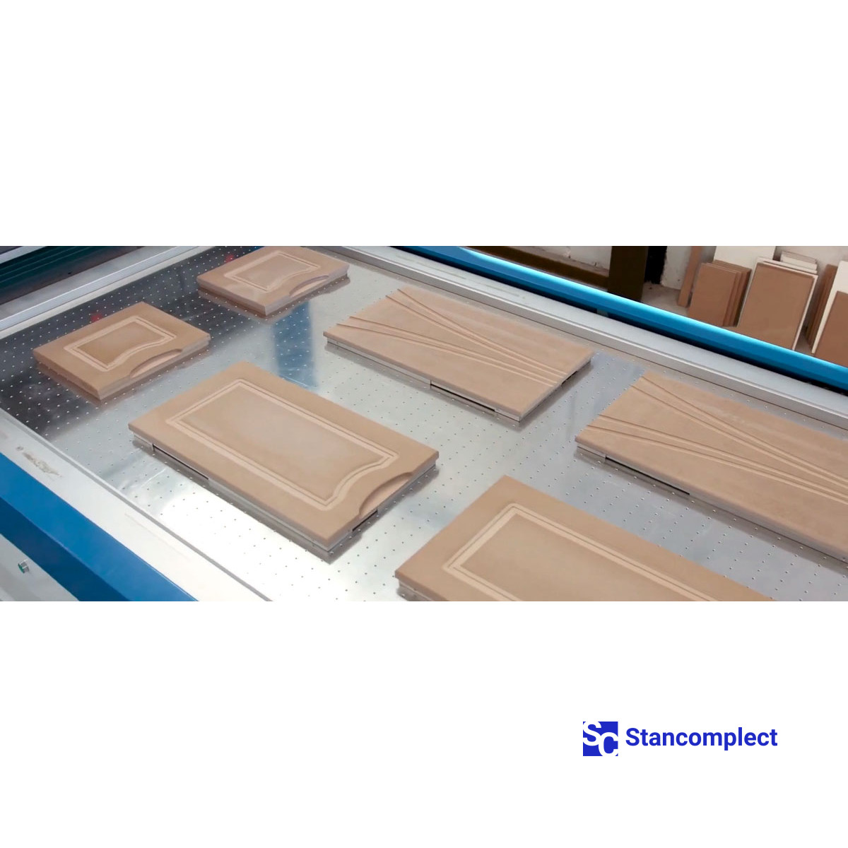 Adjustable substrate for vacuum presses