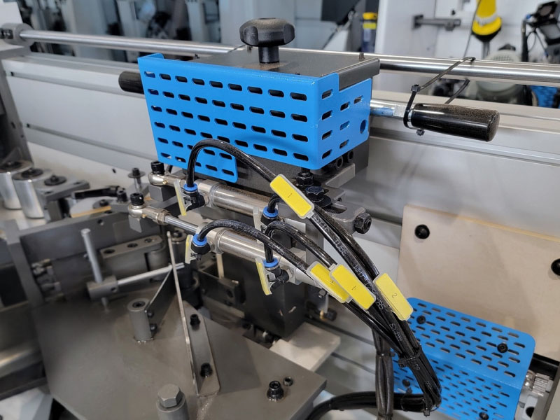 Glue application unit with top quick-change glue pot on the KE-655JSMA machine