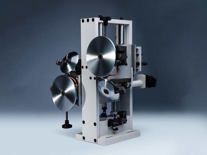 Scraping unit with radius knives