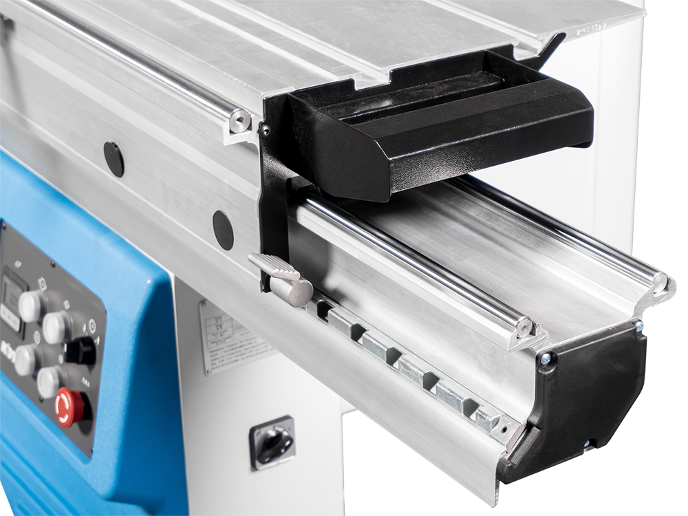 Durable roller carriage