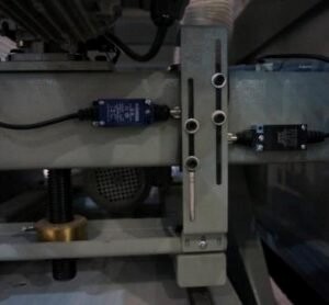 Mechanism for adjusting the height of units