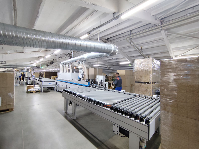 Automatizovaná čtyřstranná olepovací stanice