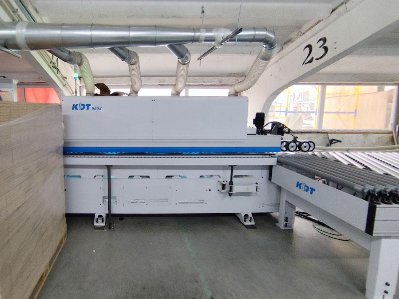 Automatizovaná čtyřstranná olepovací stanice